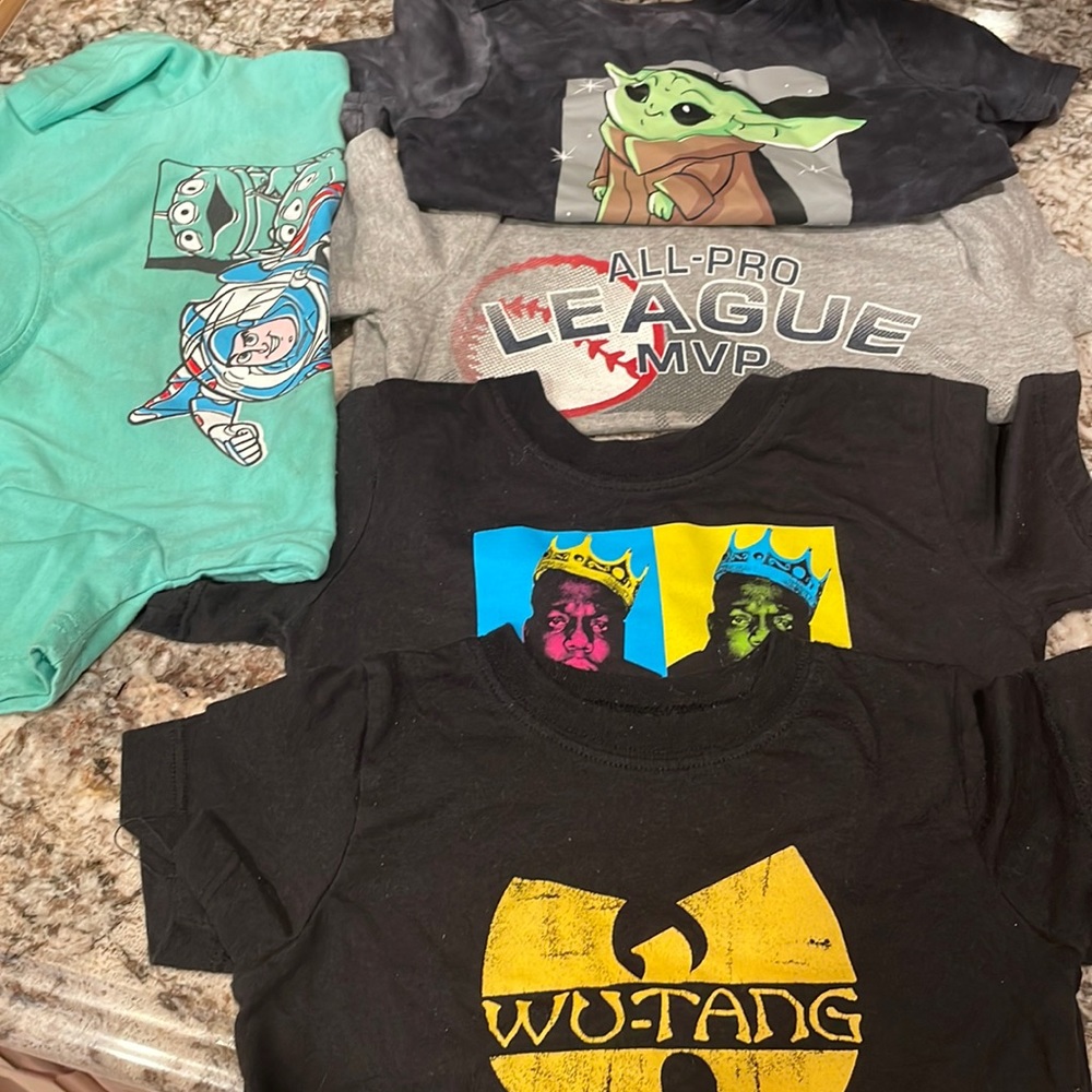 Lot of 5- size 2T boys tshirts EUC